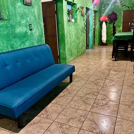 Wonderland Hostel Antigua Bagian luar foto