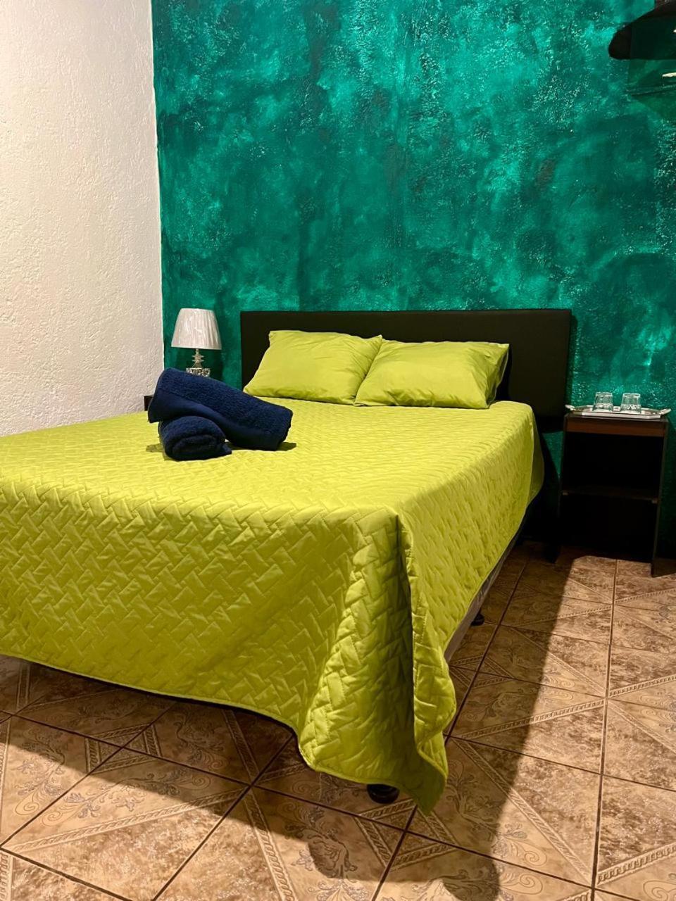 Wonderland Hostel Antigua Bagian luar foto