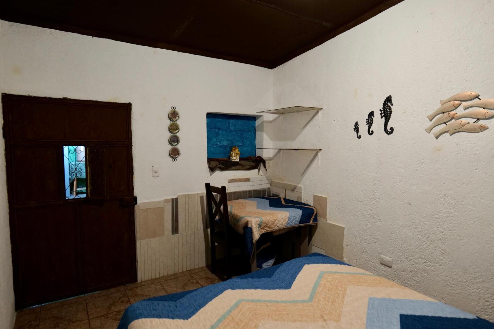 Wonderland Hostel Antigua Bagian luar foto