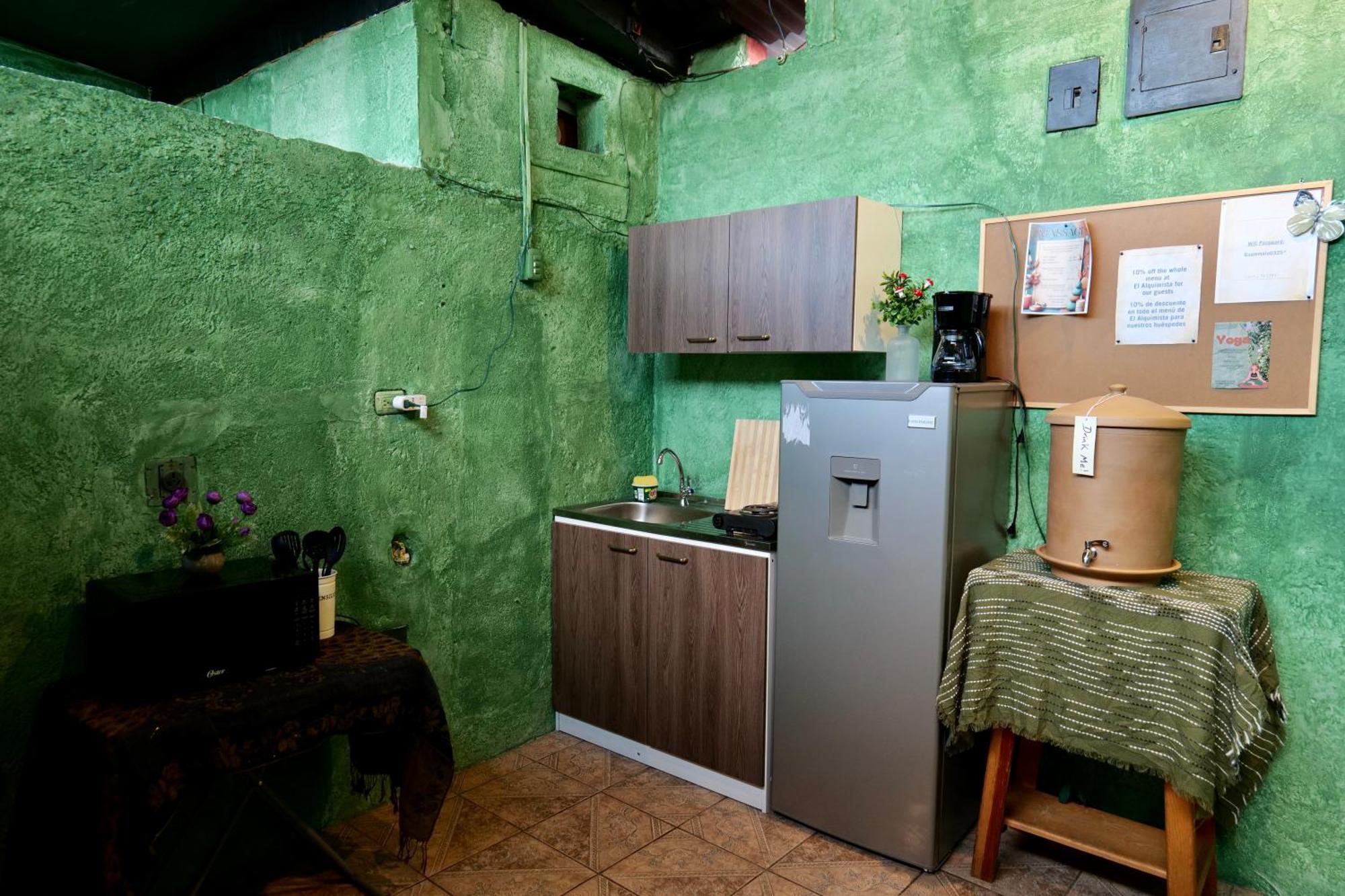 Wonderland Hostel Antigua Bagian luar foto