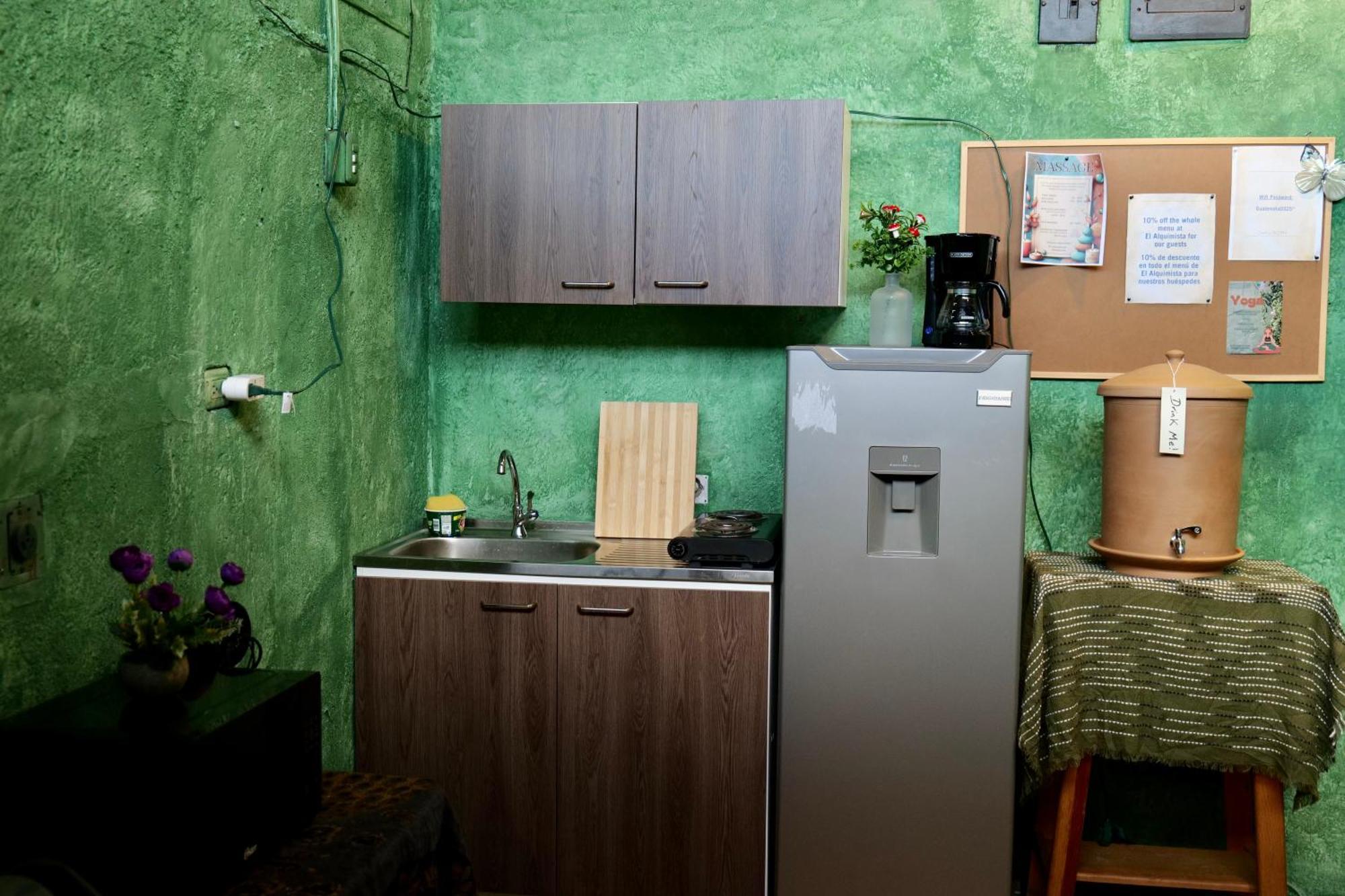 Wonderland Hostel Antigua Bagian luar foto