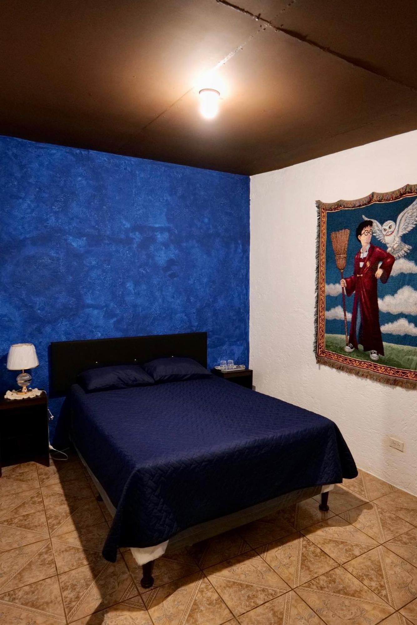 Wonderland Hostel Antigua Bagian luar foto