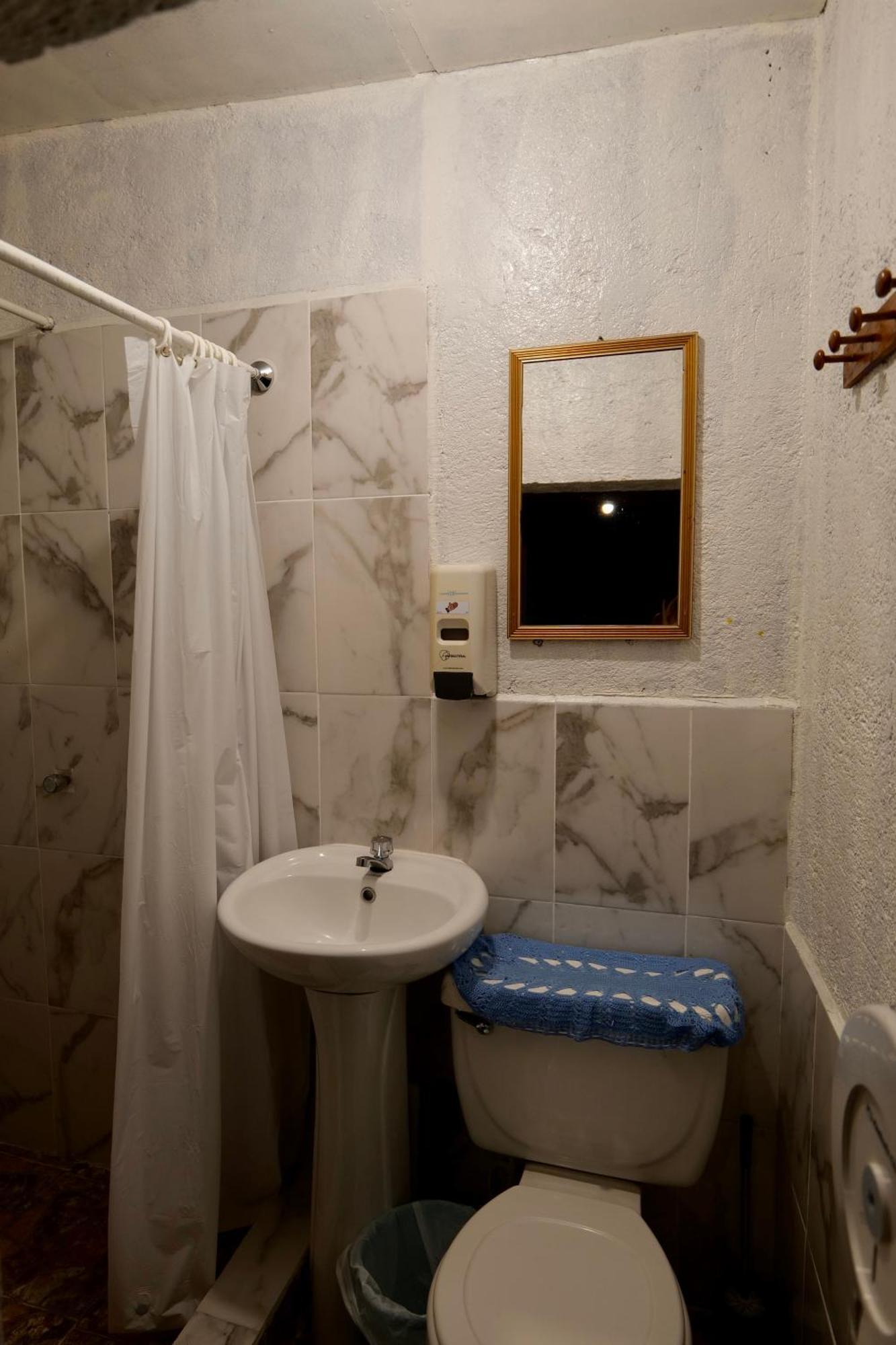 Wonderland Hostel Antigua Bagian luar foto