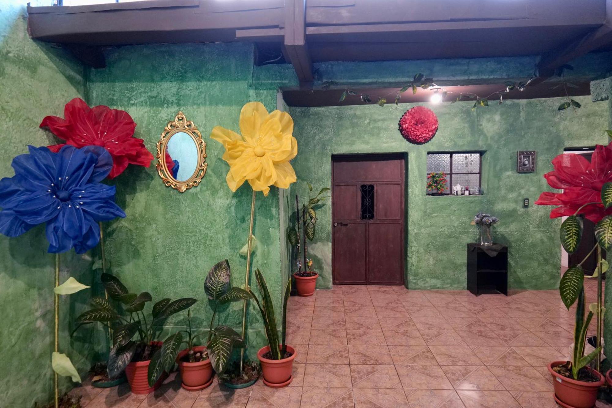 Wonderland Hostel Antigua Bagian luar foto