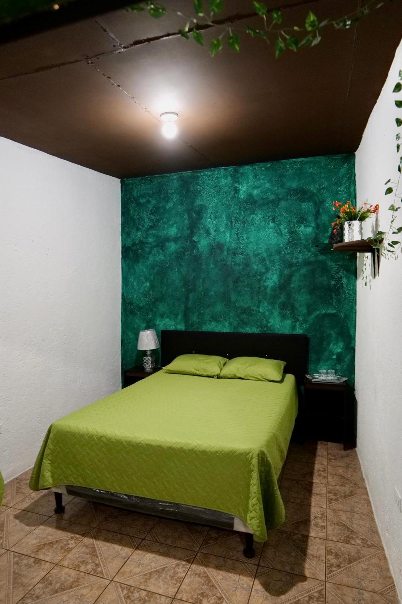 Wonderland Hostel Antigua Bagian luar foto