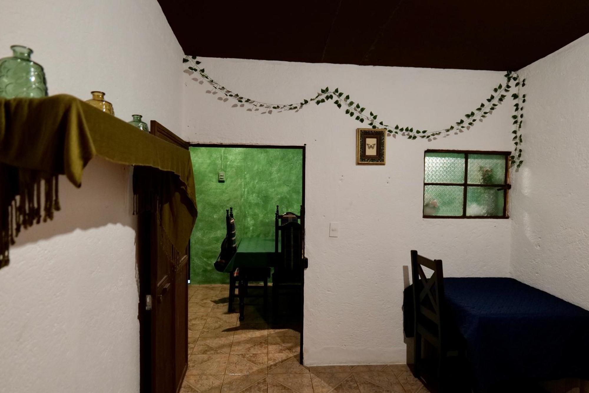 Wonderland Hostel Antigua Bagian luar foto
