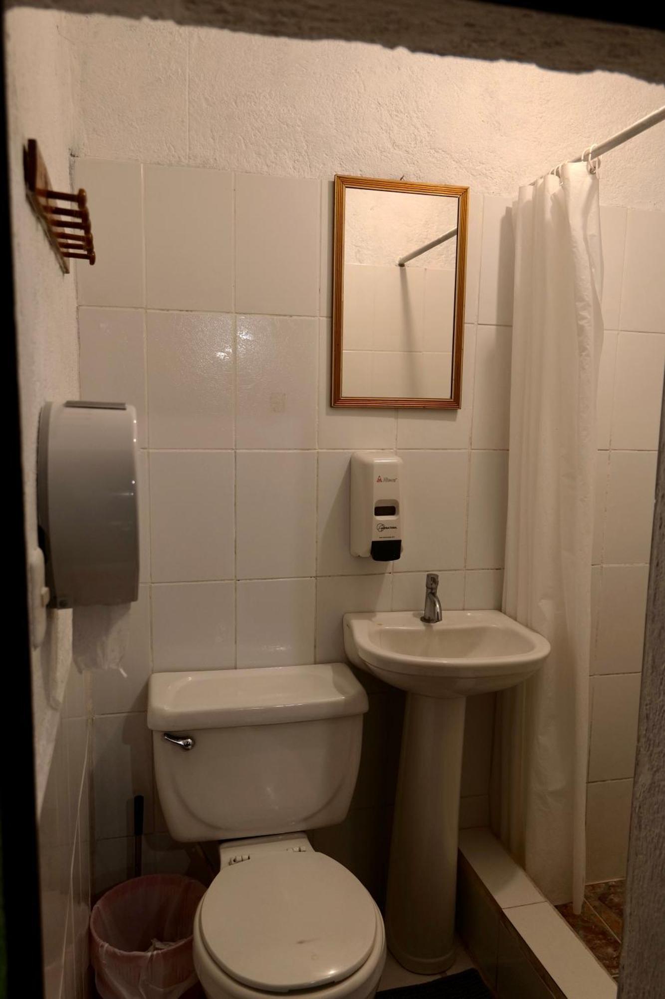 Wonderland Hostel Antigua Bagian luar foto