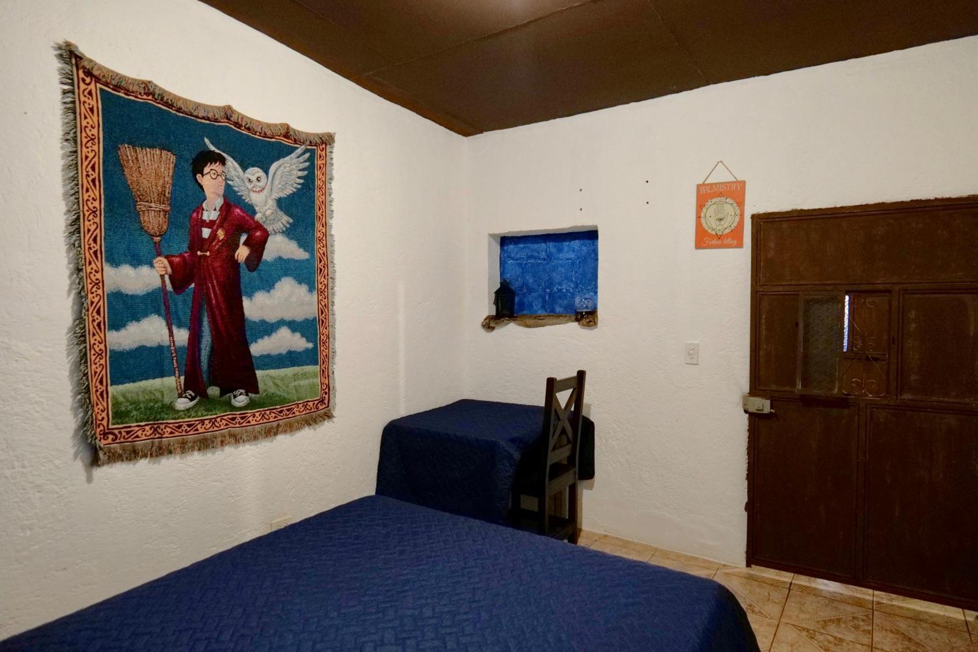 Wonderland Hostel Antigua Bagian luar foto