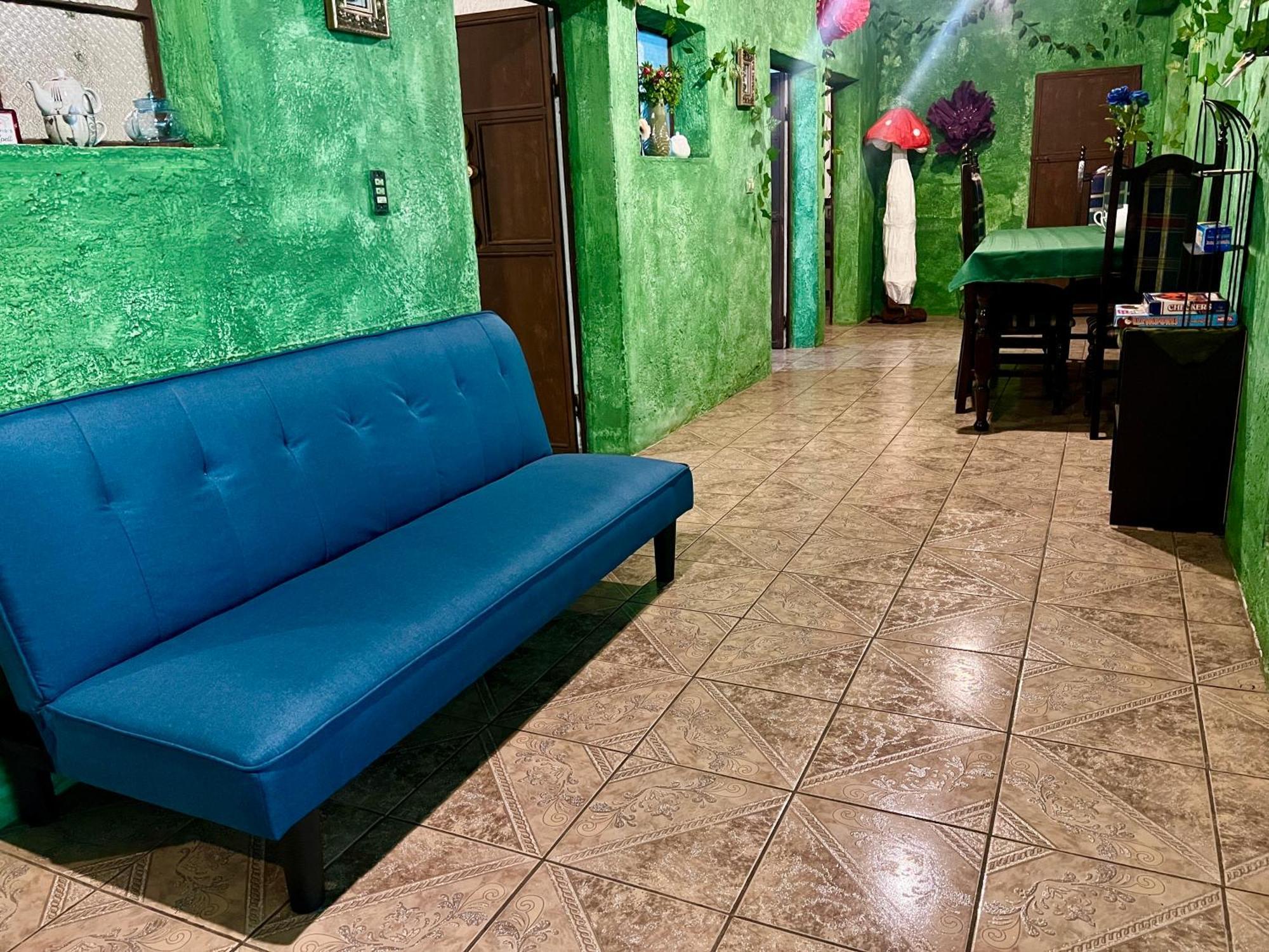 Wonderland Hostel Antigua Bagian luar foto